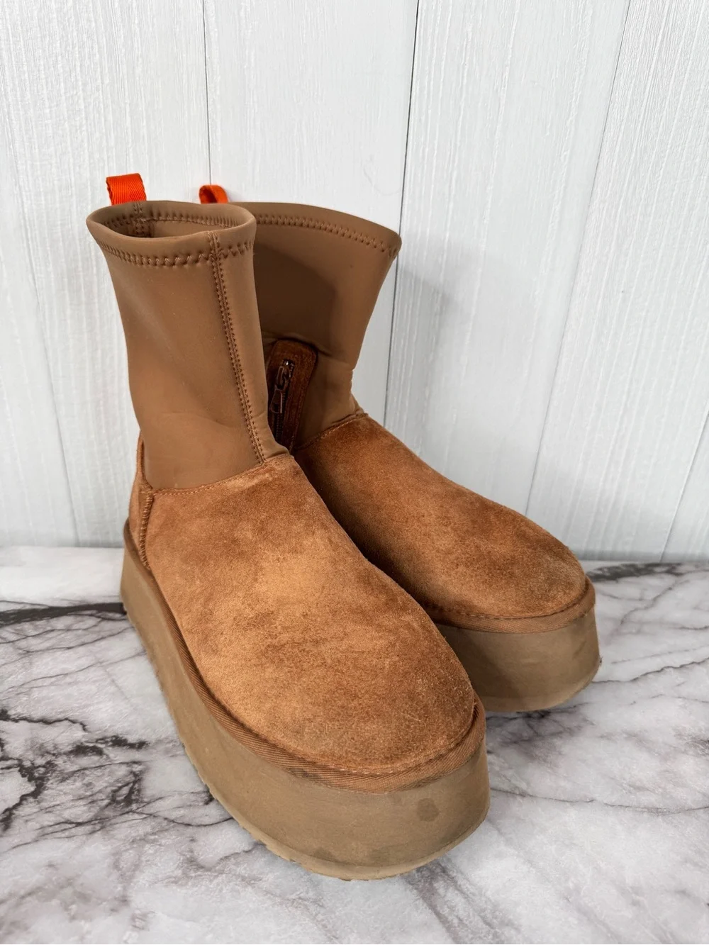UGG Classic Dipper Platform Boots in Chestnut